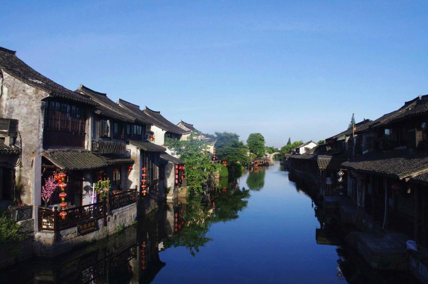 妮可·基德曼新剧首映 身穿大胆露背装性感美艳